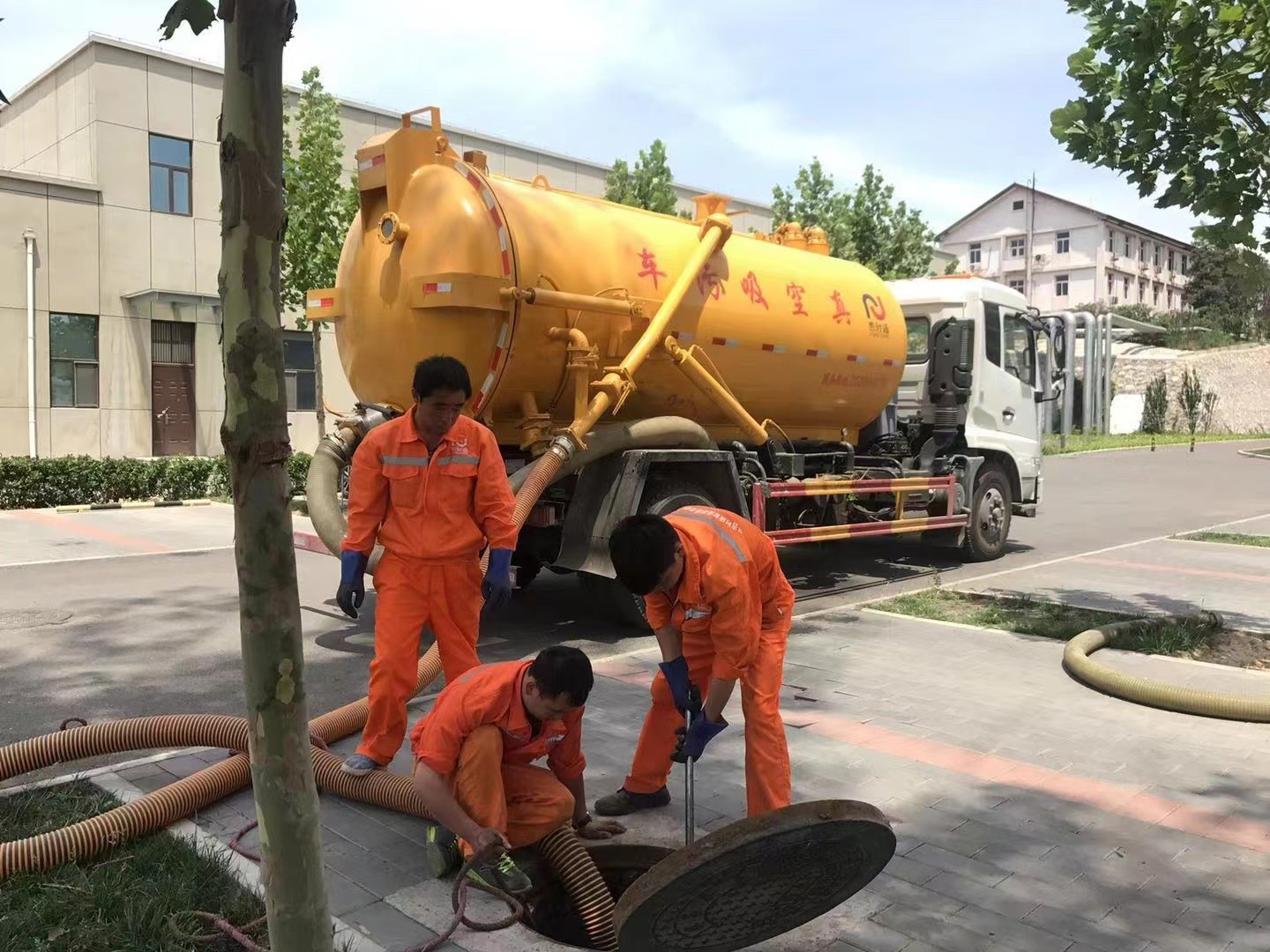 新邱化粪池清理与5-8吨吸粪车施工效率分析